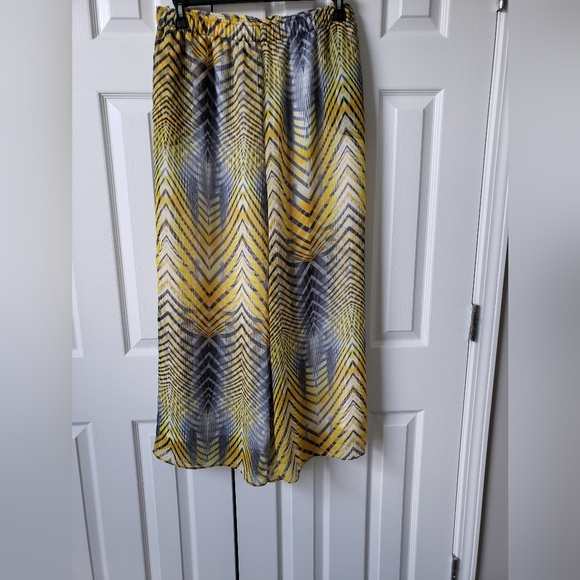 🌟 IC by Connie K Yellow and Gray Abstract Animal Print Pants - Size XL 🌟 - Picture 2 of 4